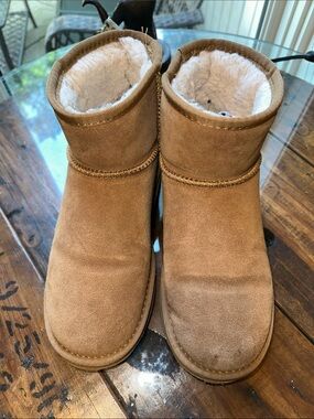 Classic Tan Shearling-Lined Winter Boots